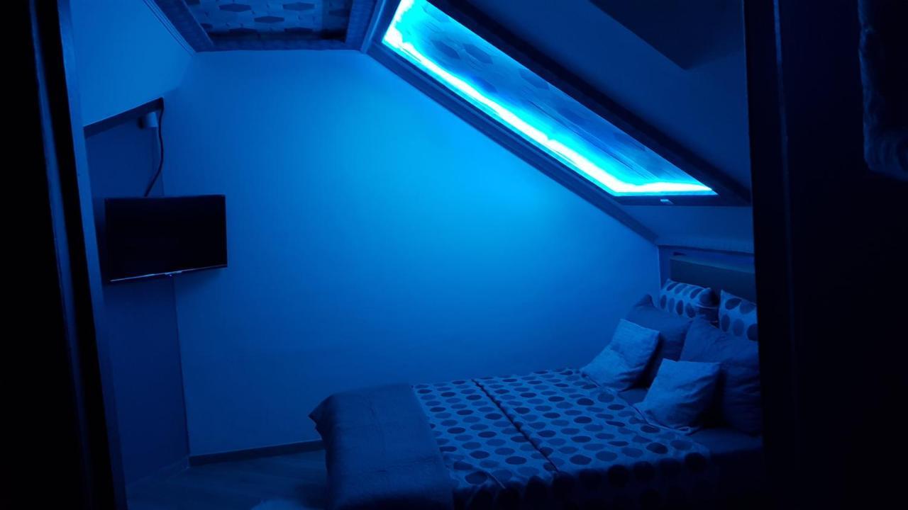 Le Petit Luxembourg Apartment Montignies-sur-Sambre Екстериор снимка