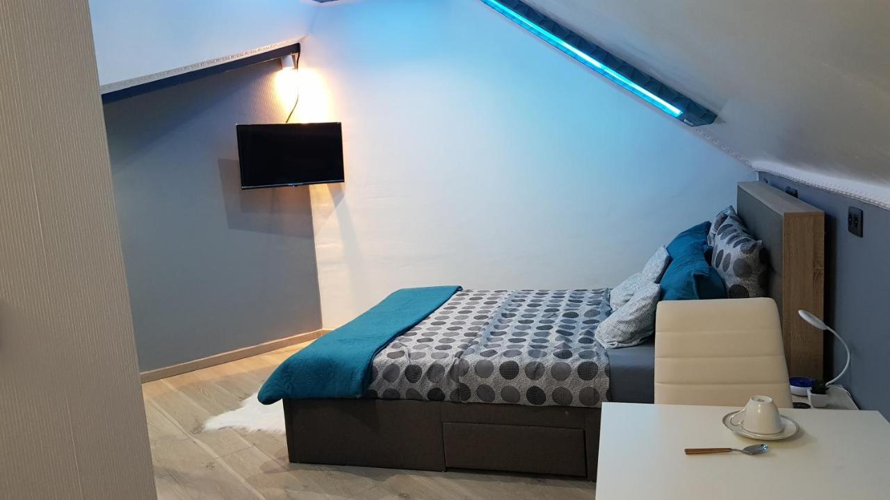 Le Petit Luxembourg Apartment Montignies-sur-Sambre Екстериор снимка