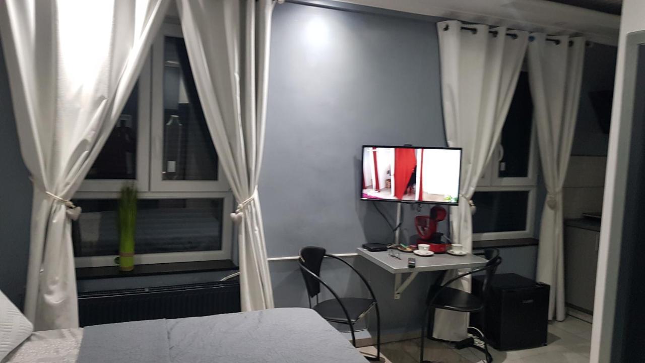 Le Petit Luxembourg Apartment Montignies-sur-Sambre Екстериор снимка